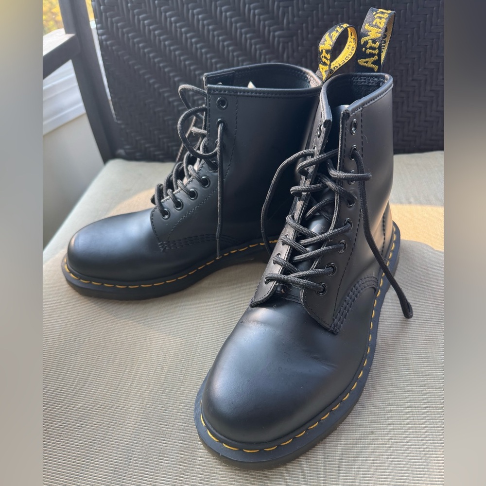 Dr. Martens 1460 Smooth Leather Lace Up Boots in Black Size 8